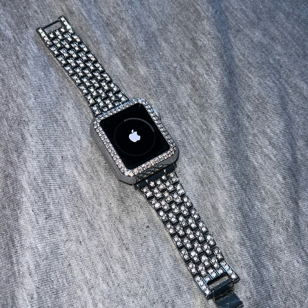 Apple Watch Series 3 38MM + CUSTOM BAND + charger